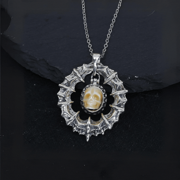 Vintage_Pearl_Skull_Poison_Box