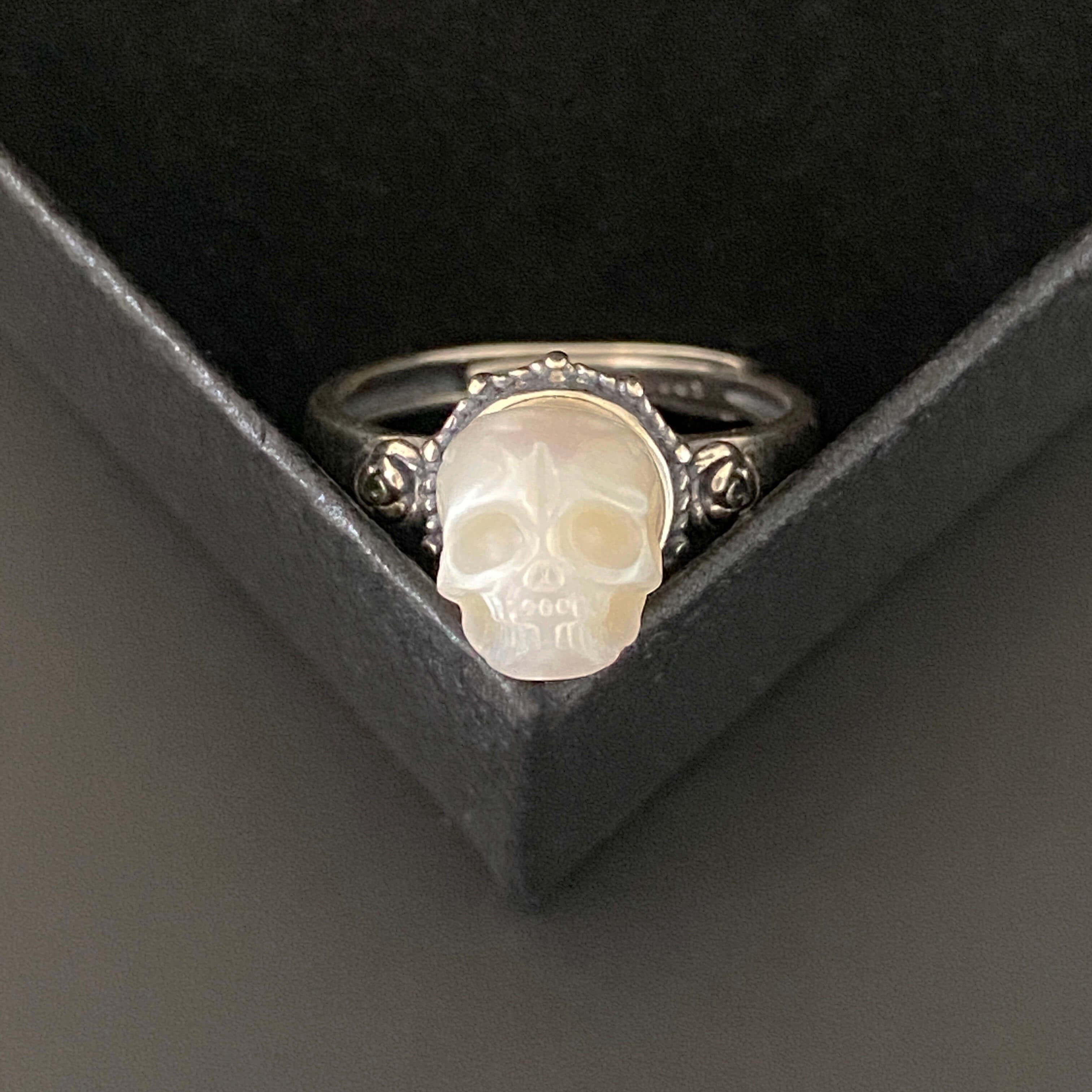Belle Juri Simple Pearl Skull Rose Ring